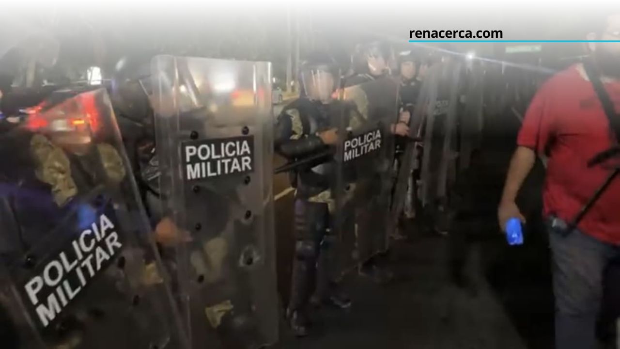 Militares en la acera de la protesta: el rostro armado del desalojo en El Salvador